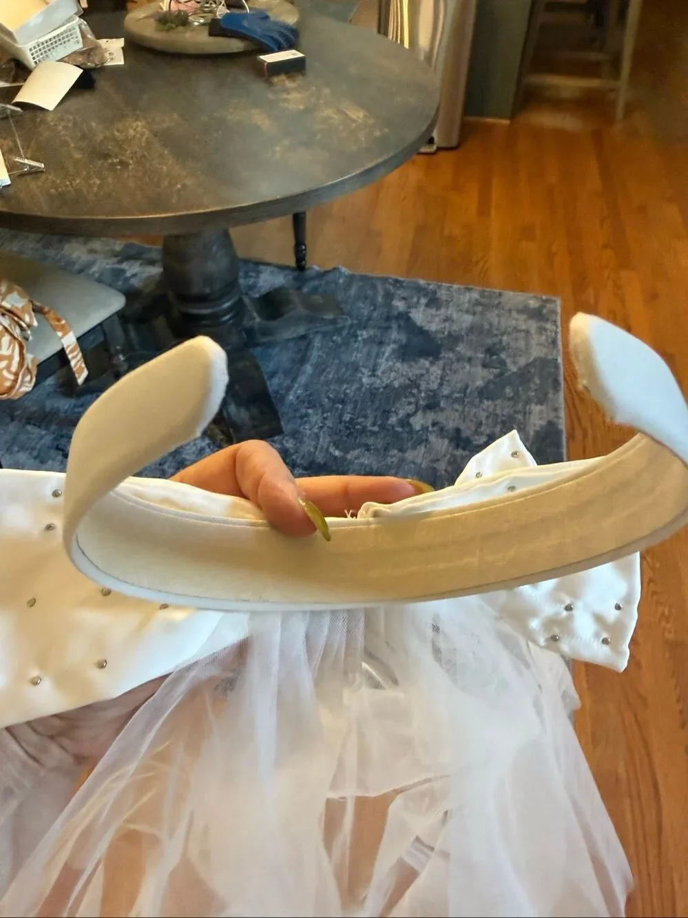 White Satin & Pearl Bow Short Wedding Veil NIB